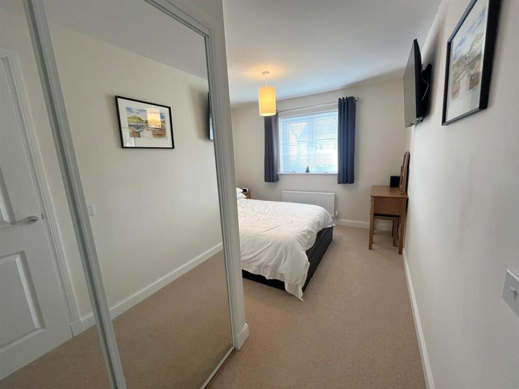 BEDROOM 2