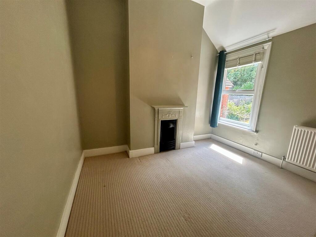 26 Union Street bedroom 2.jpg