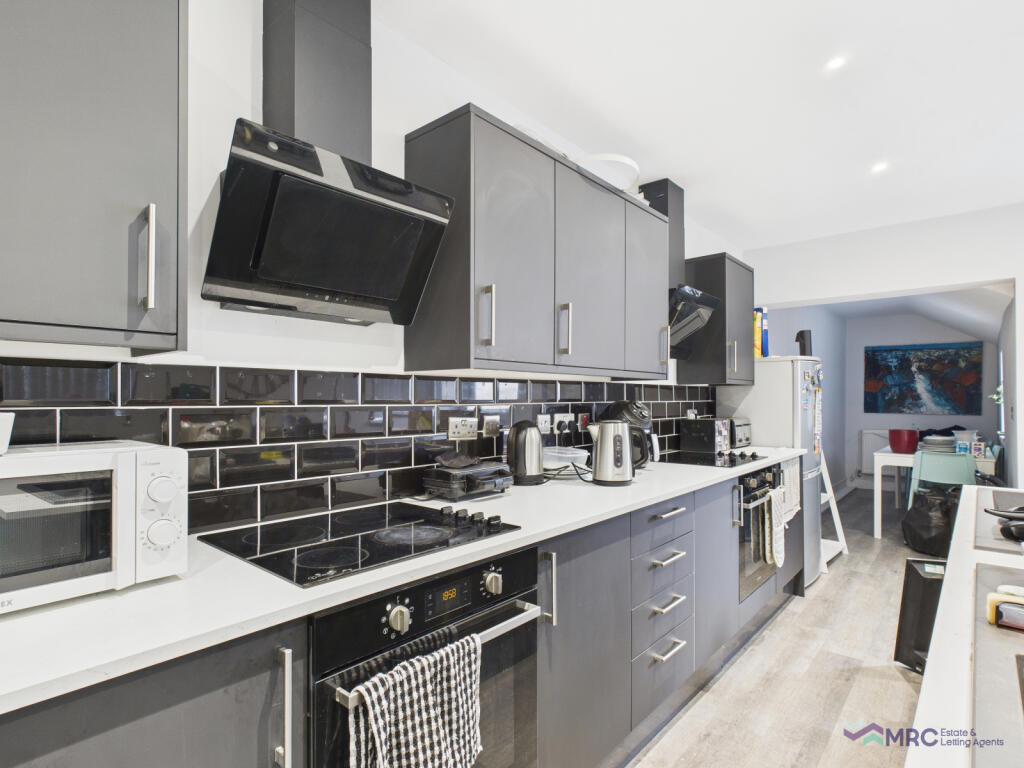 Furnished En-suite room to rent with bills includ