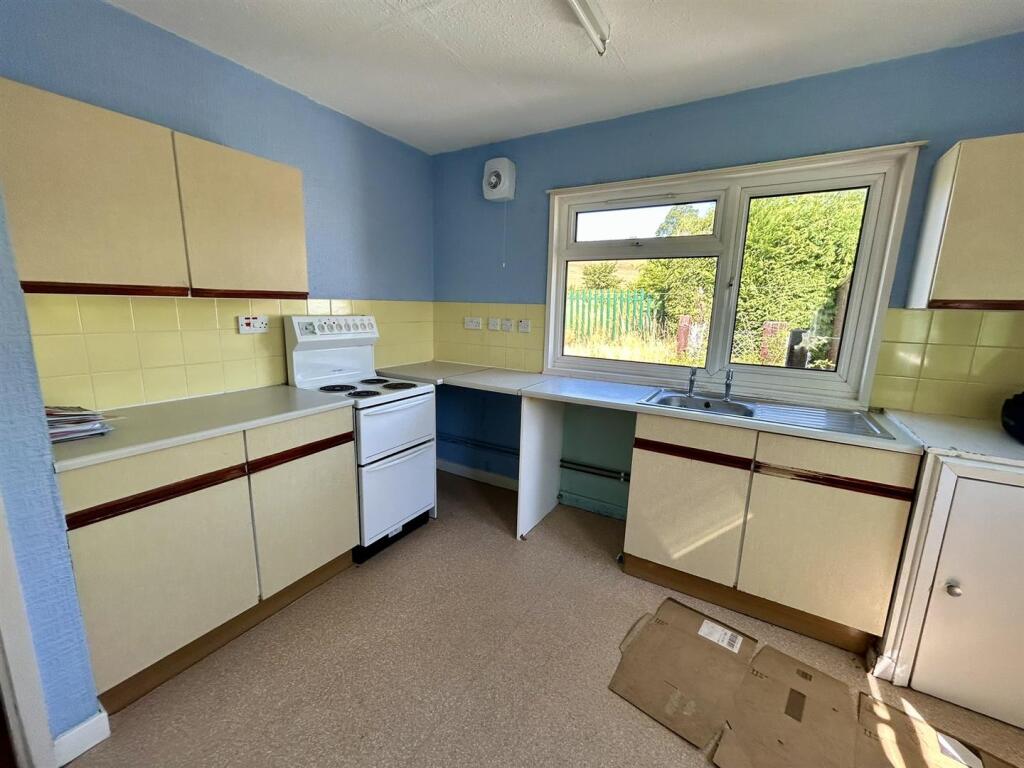 Kitchen (1).JPEG