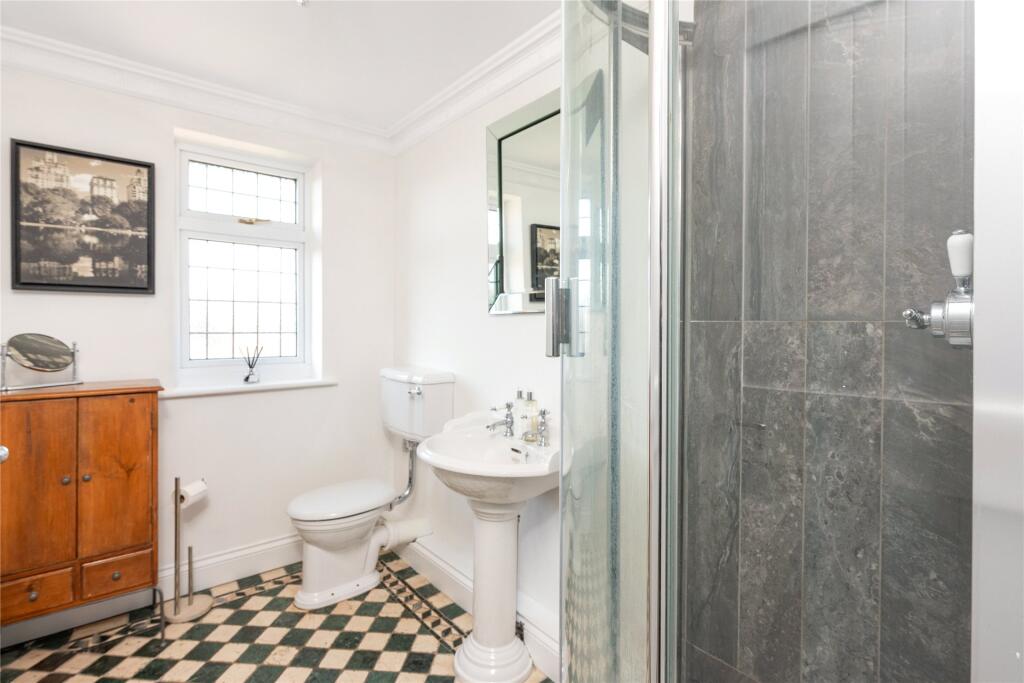 Bed One En Suite