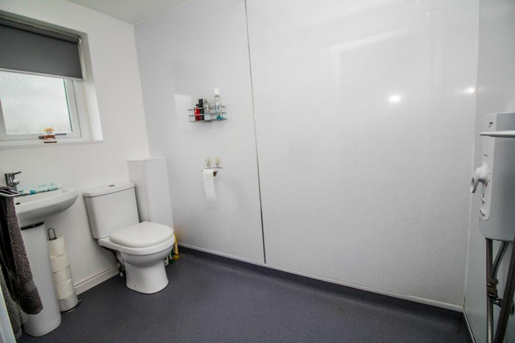 En-suite Wet room.