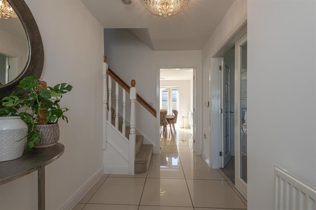 33 - 12 Pavillion View HD3 3WU.jpg