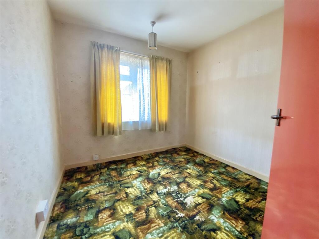 6 Sunfield Gardens-3.jpg