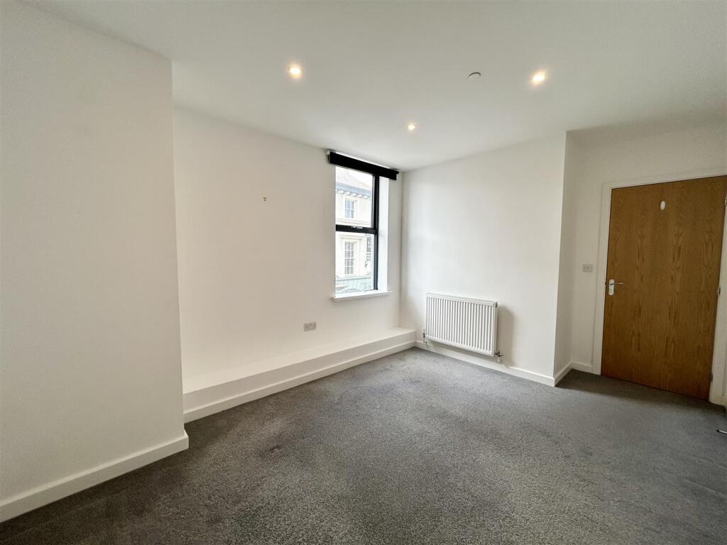 Bedroom 1.jpeg