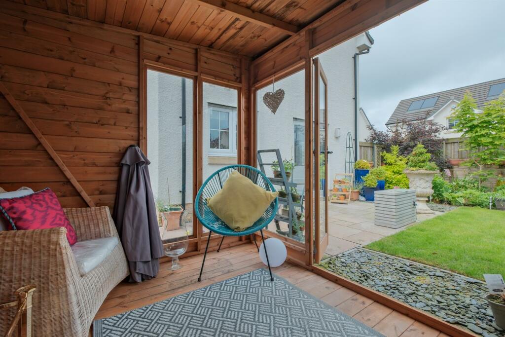011-3 Burnhead Gardens Carluke ML8 4QL.jpg