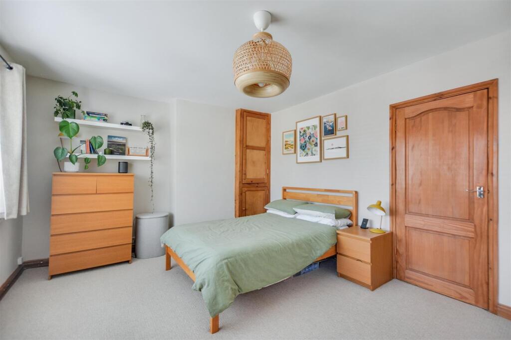 Bedroom 1_2.jpeg