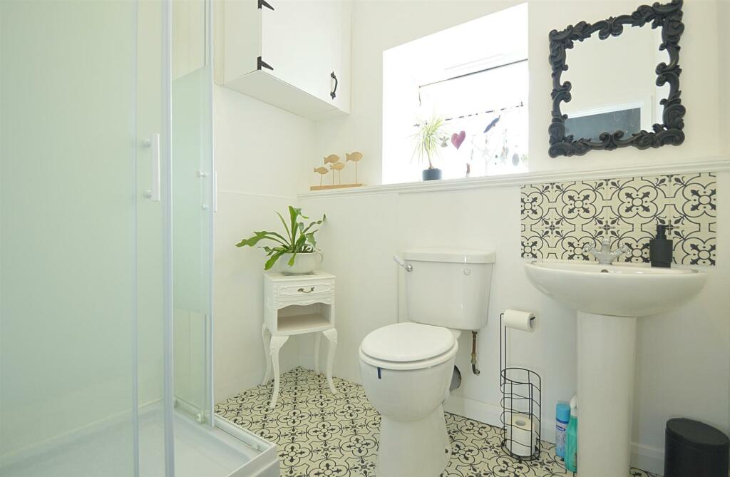 resizedShowerRoom.jpg