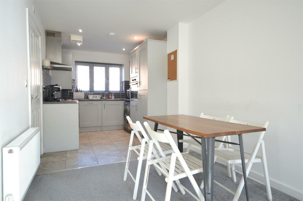 kitchen/breakfast room