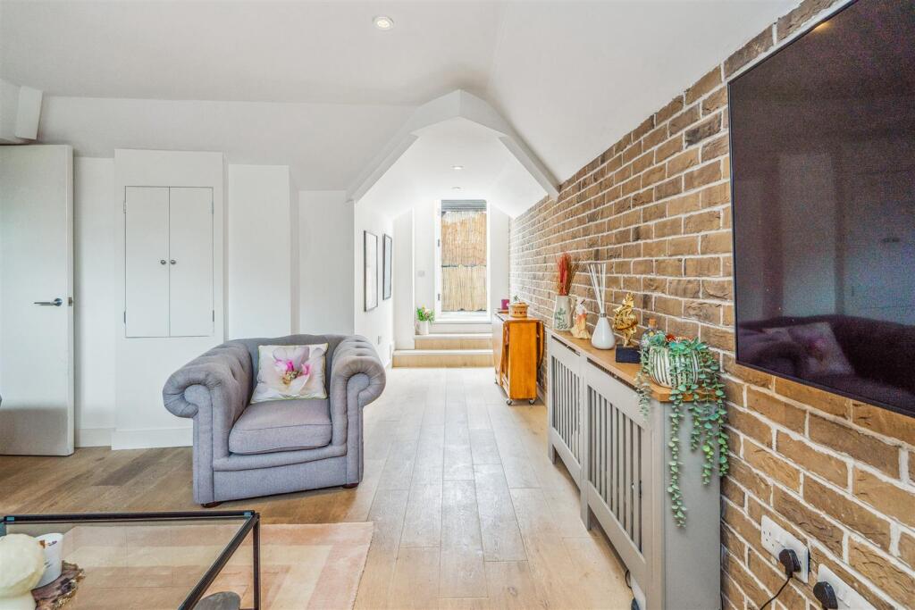 Flat 7 Vintner House-04.jpg
