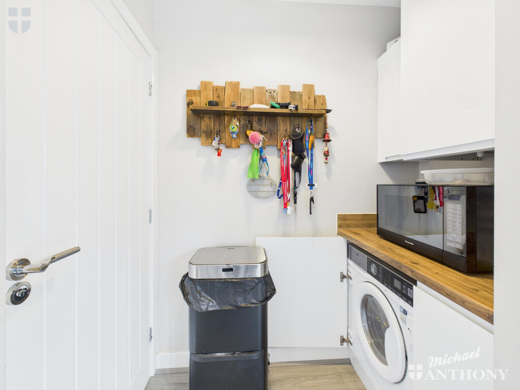 CAM03852G0-PR0493-STILL009