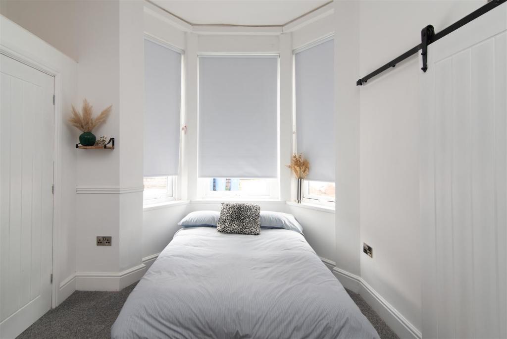 Room 1-33.jpg