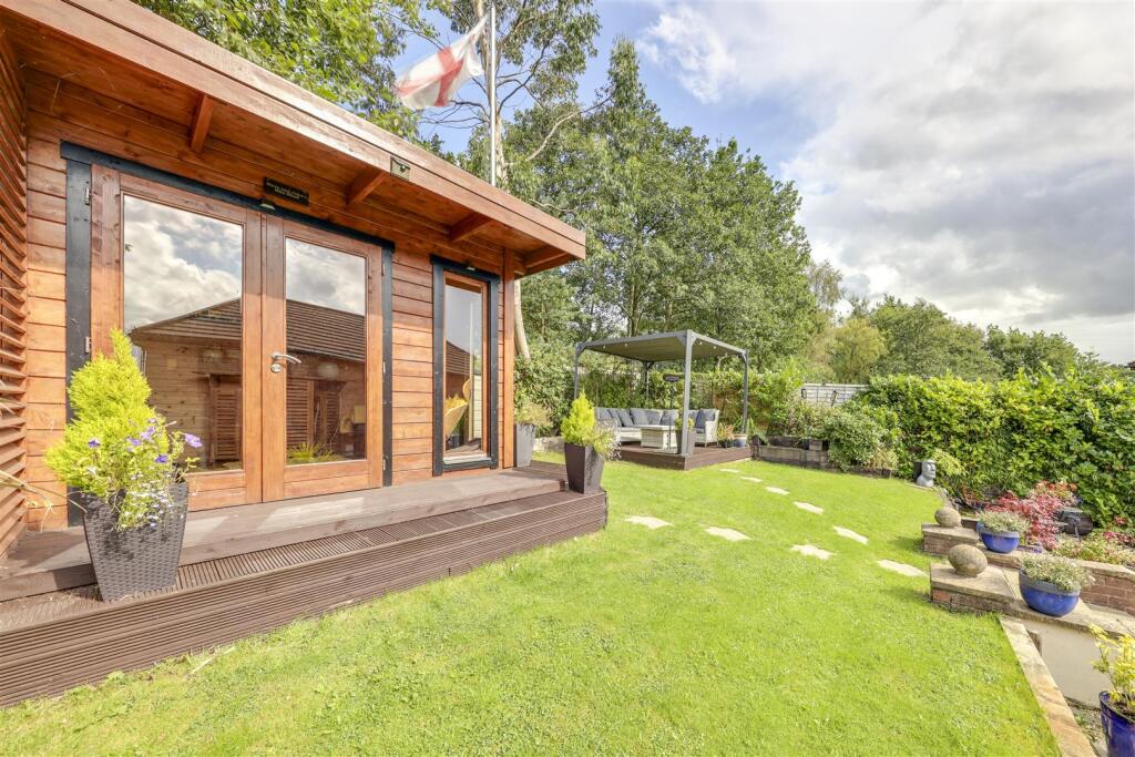 Garden &amp; Suummer House