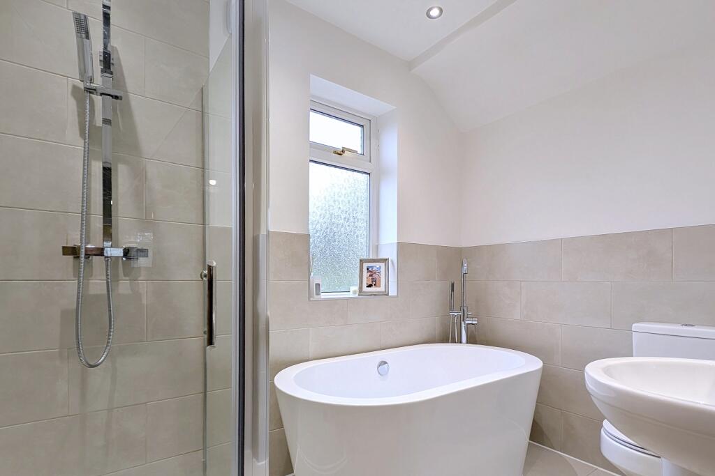 Lower Edge Ewemove b