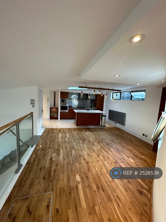 Kitchen/ Dining Area