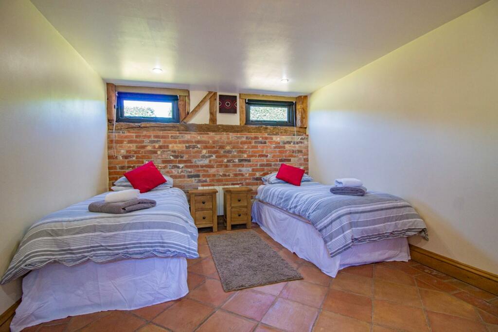 2 Clamp Farm Barns [Bedroom 6].jpg