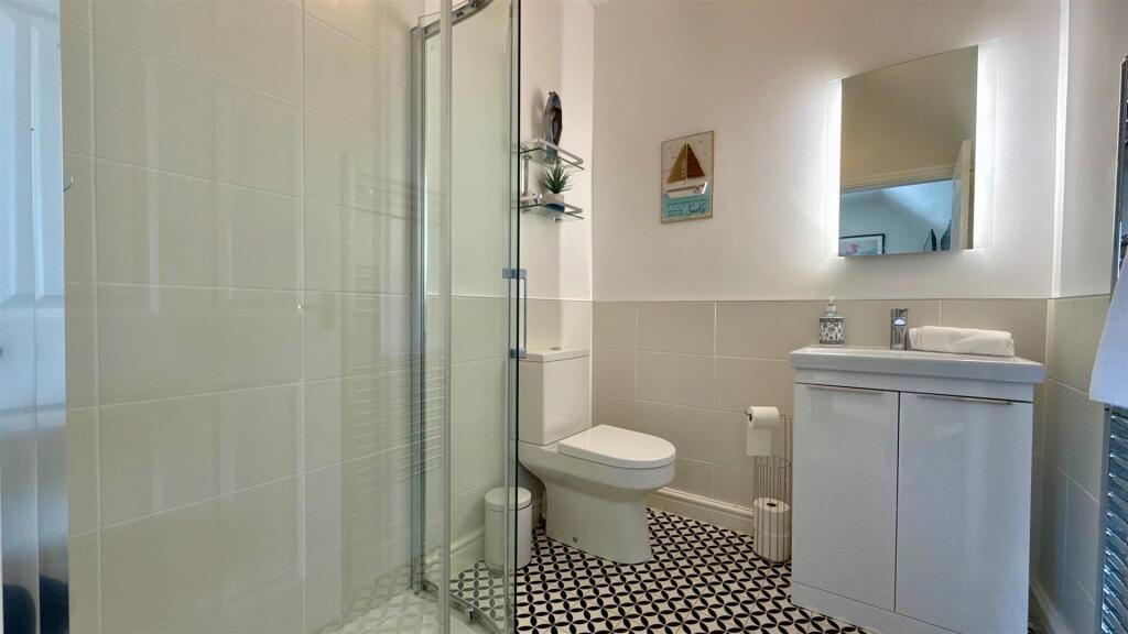 principal bedroom ensuite