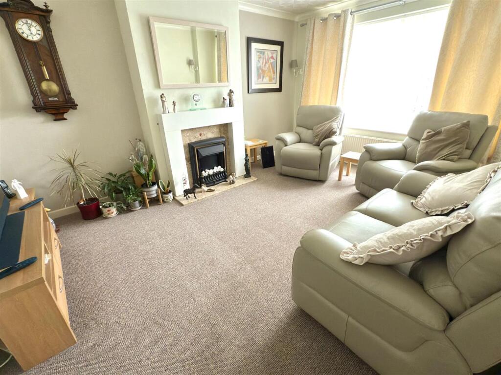 LOUNGE.jpg