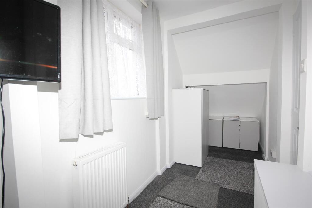 Bedroom Three OE.jpg