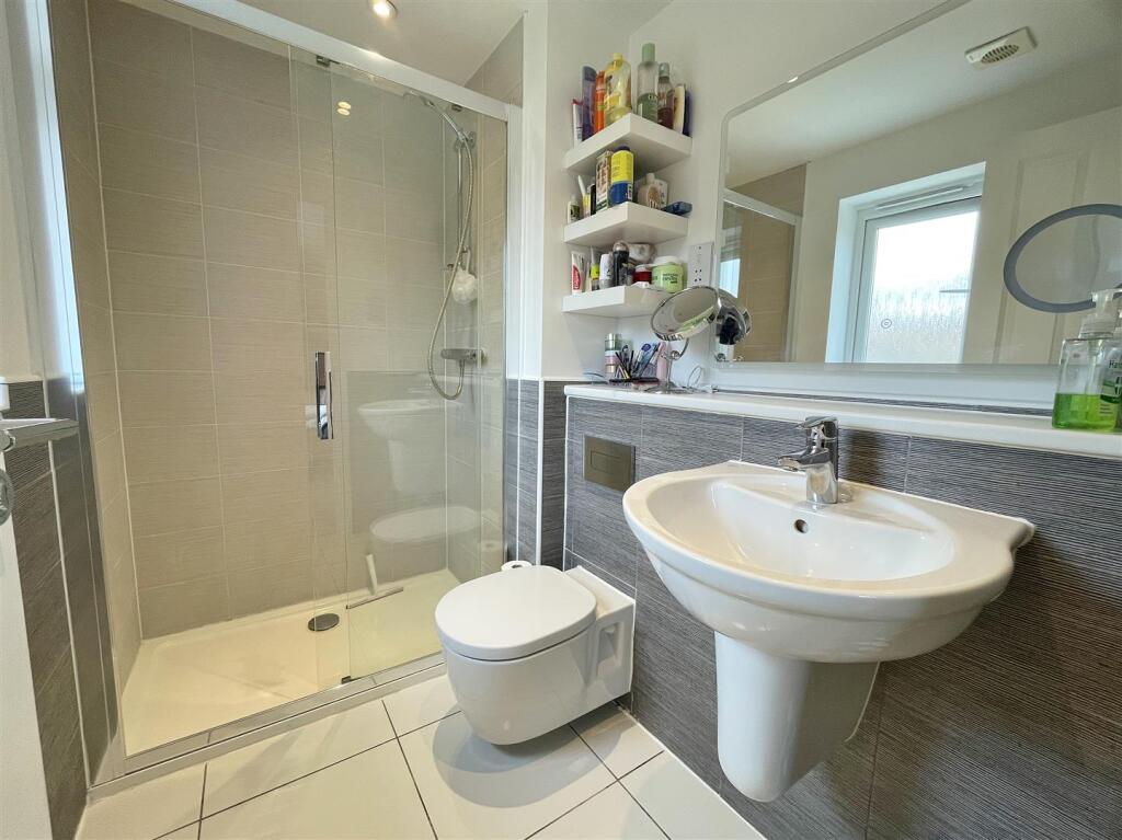 Master Bedroom En-Suite