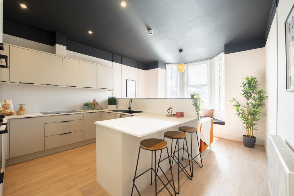 Kitchen1.jpg