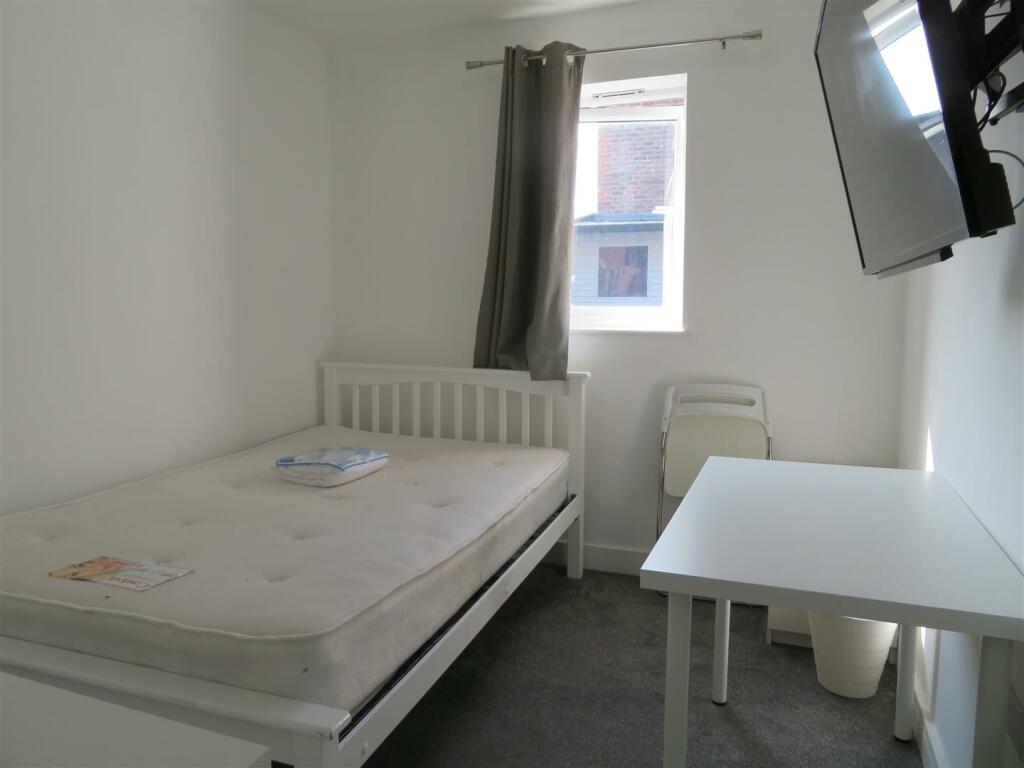 27 Rugby Bed1.JPG