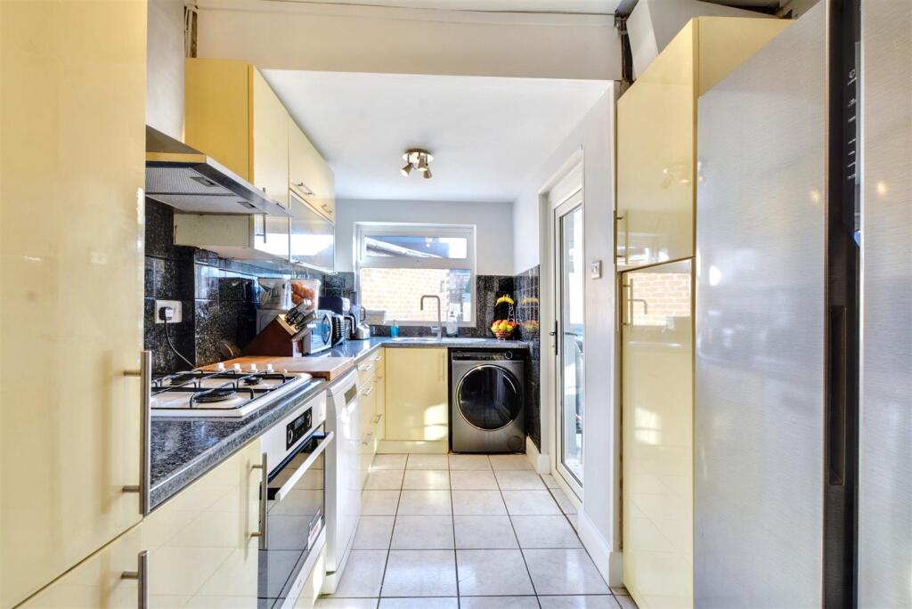 Kitchen_2.jpeg