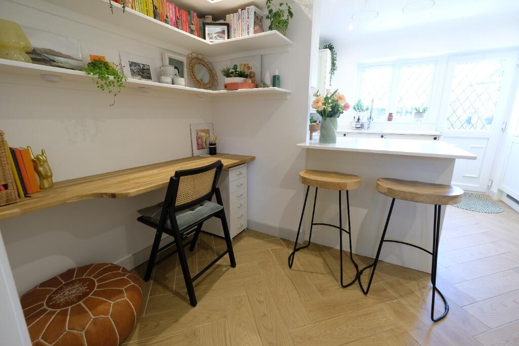 STUDY/DINING AREA