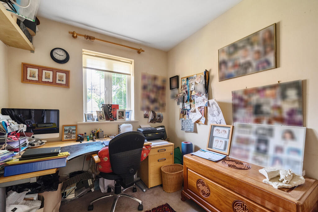 1320917-8-686bf7c...