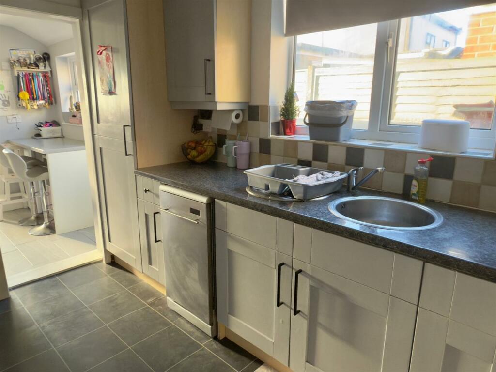 KITCHEN TO BREAKFAST ROOM.jpg