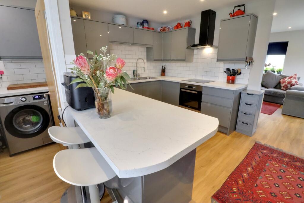 KITCHEN/BREAKFAST ROOM