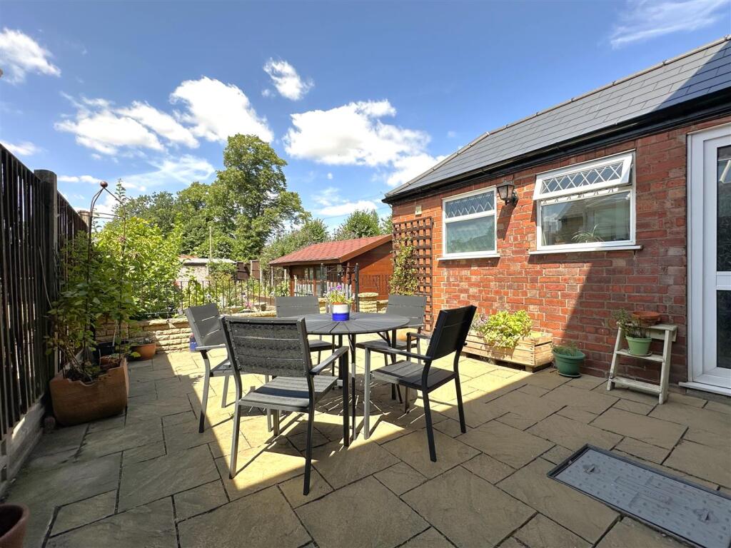 Large Paved Seating Terrace 902