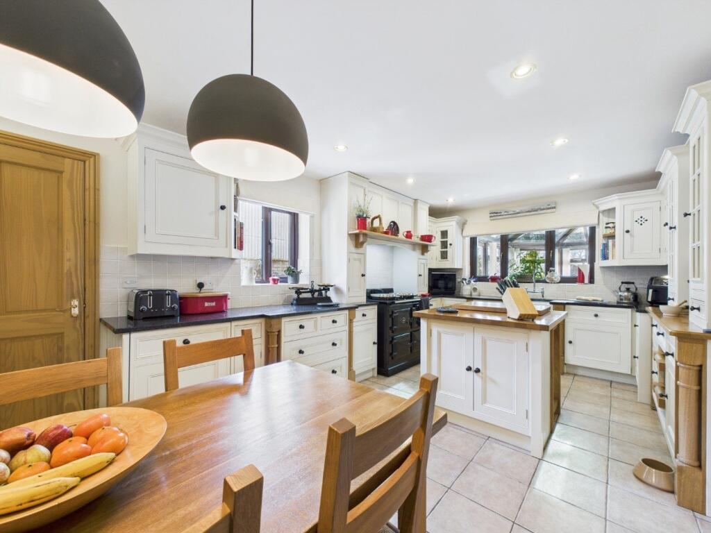 Kitchen/Breakfast Area