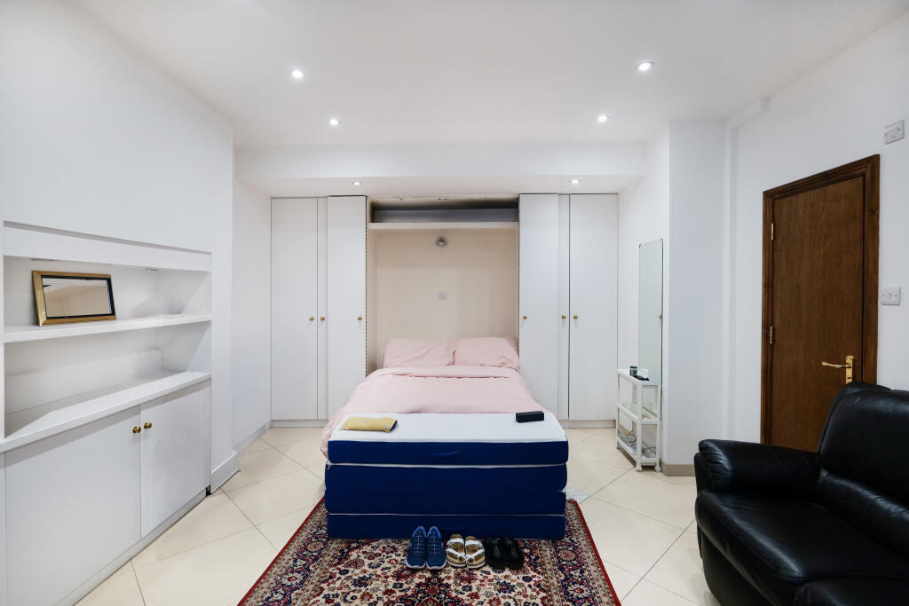 One-bedroom flat to rent