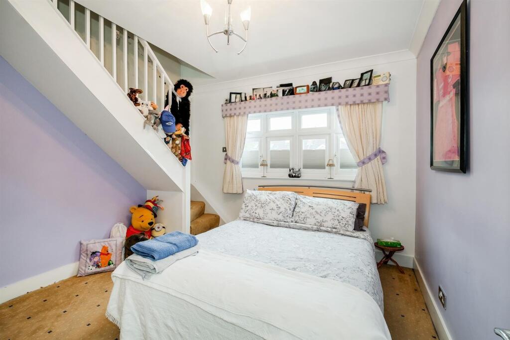 1, Larkswood Road-8.jpg