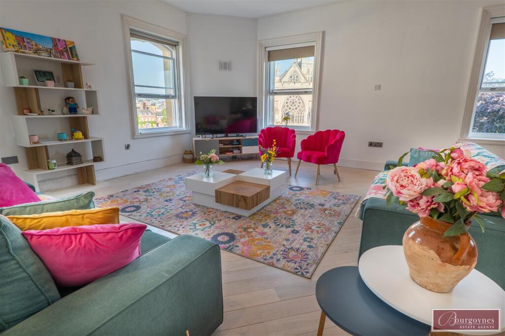 Open Plan Living Room/Kitchen
