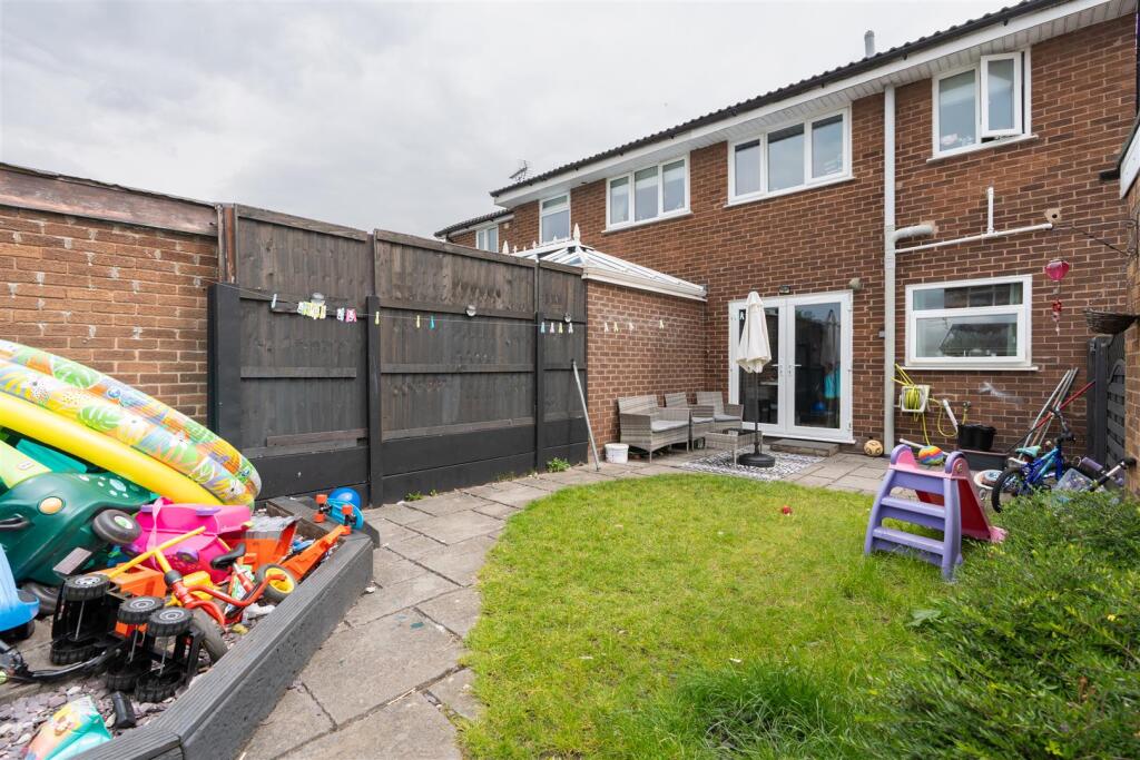 4 Lancaster Close -38.jpg