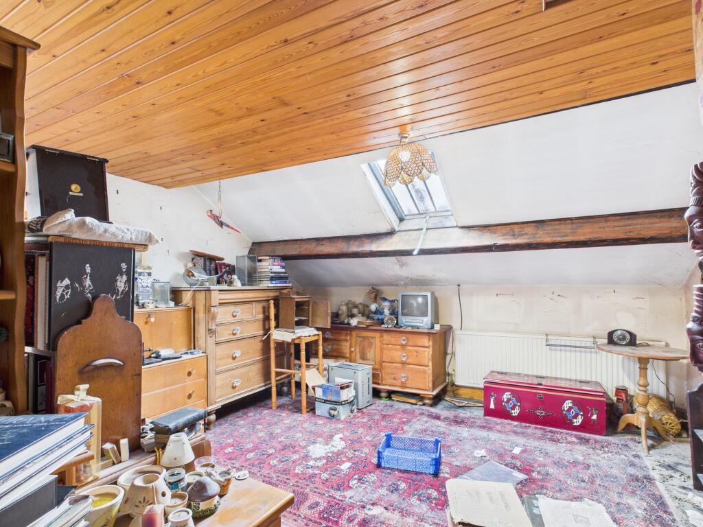 Bedroom 2 T202509240948.jpg