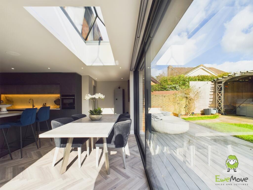 CAM03778G0-PR0171-STILL033