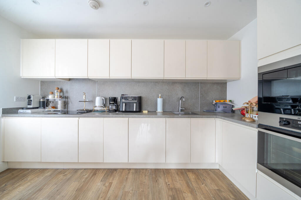 1301674-5-6839bd4...