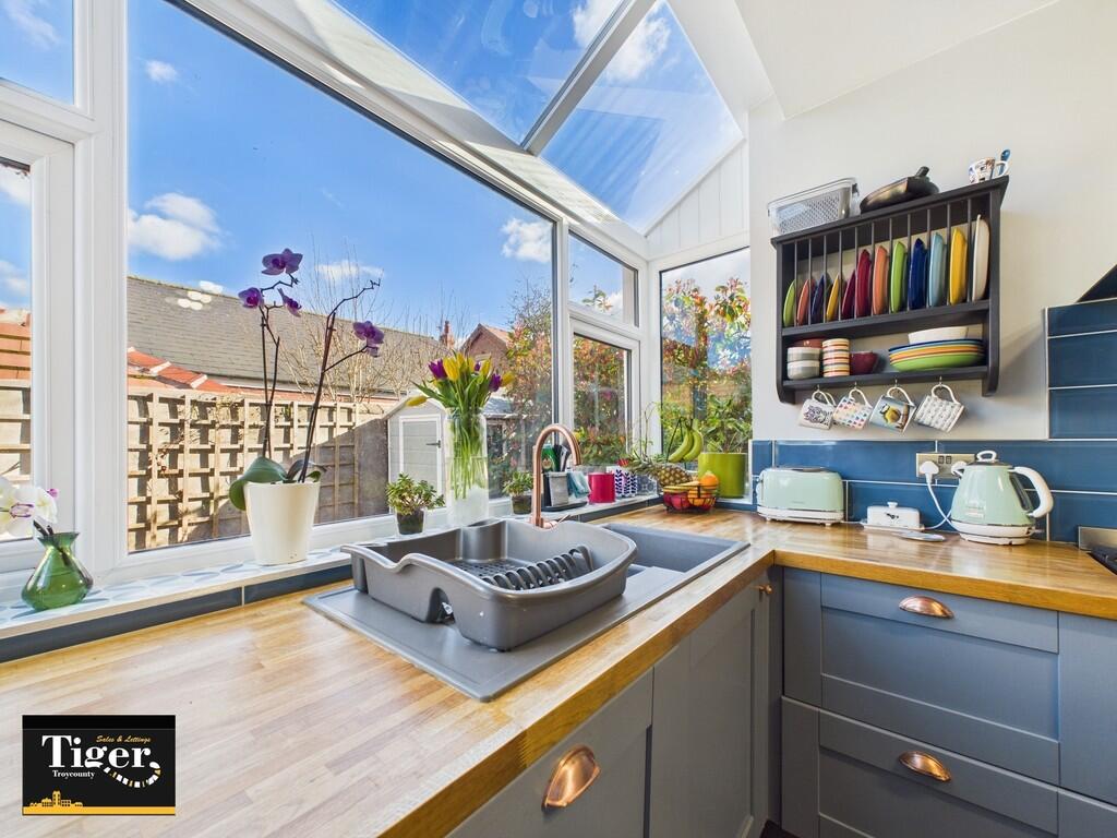 CAM02176G0-PR0513...