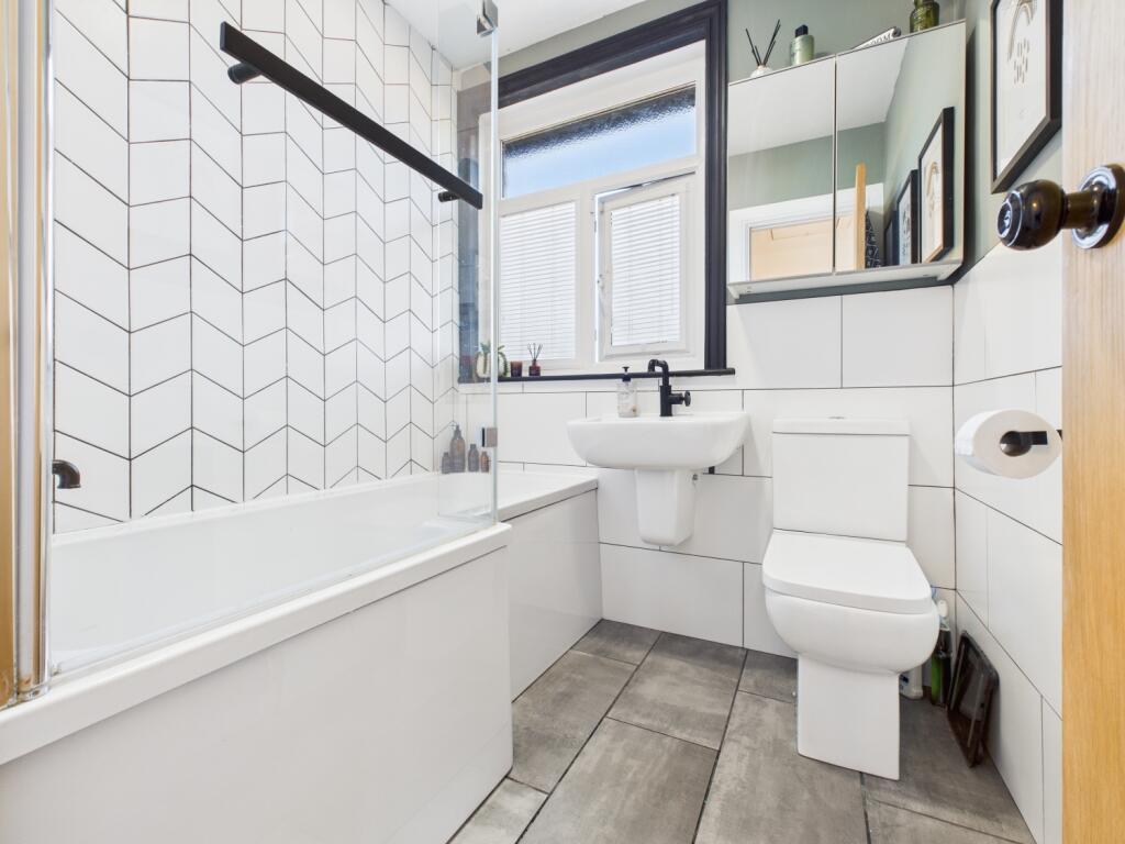 CAM03729G0-PR0148-STILL010