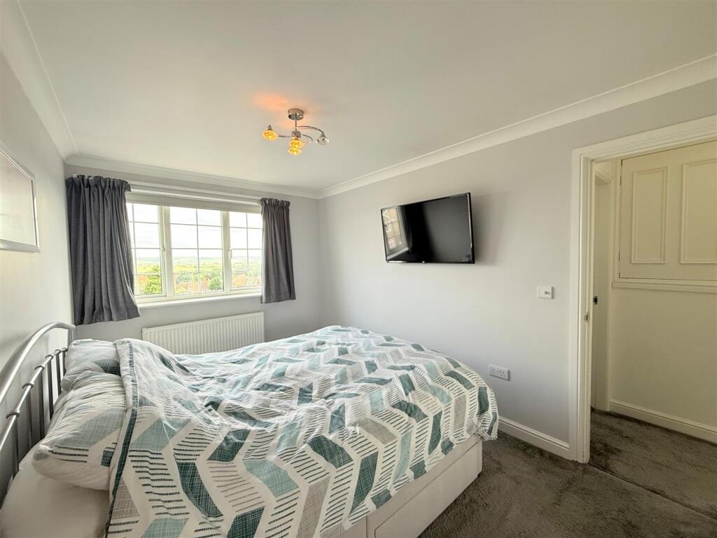 bed 1 4.jpg