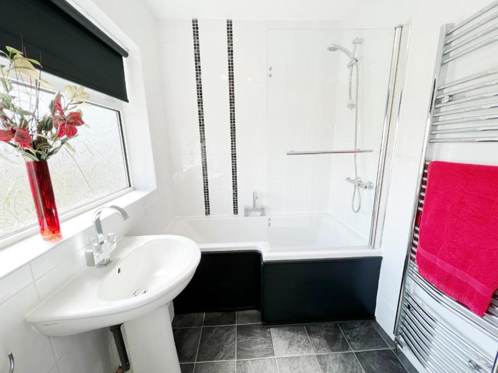 Bathroom 2.jpg