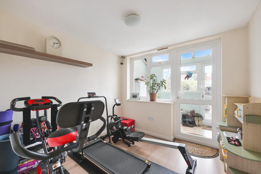 STONELEIGH AVENUE (12).jpg