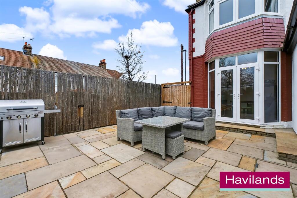 Wolves Lane N13 6DR-20.jpg