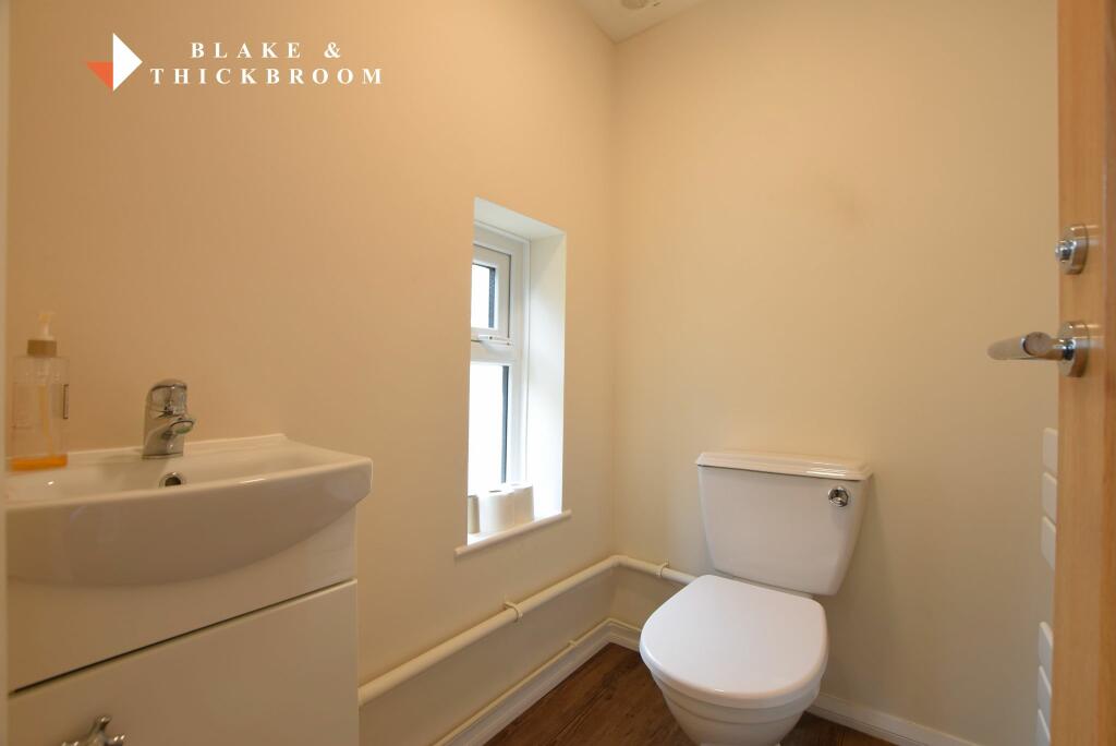 GROUND FLOOR CLOAKROOM