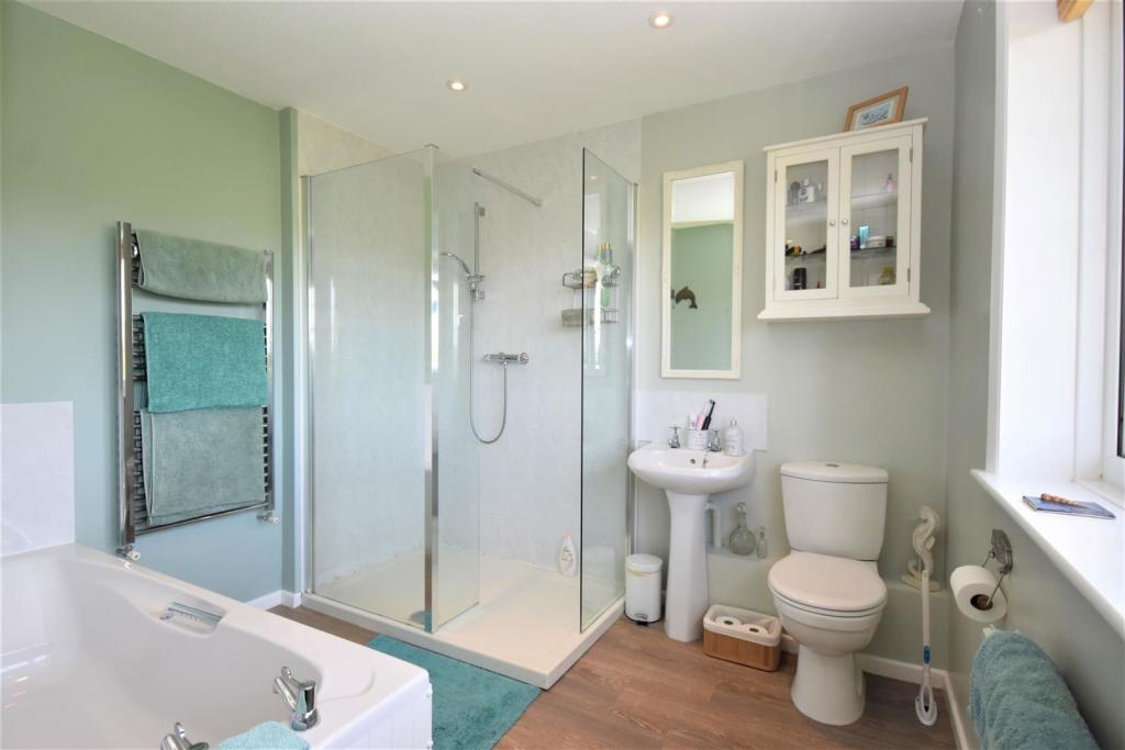Ensuite to Master Bedroom.JPG