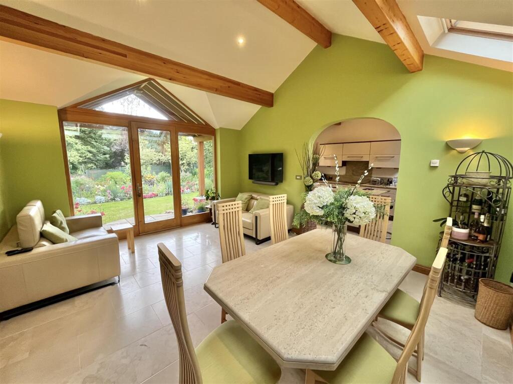 Entrance Hall/Dining Room
