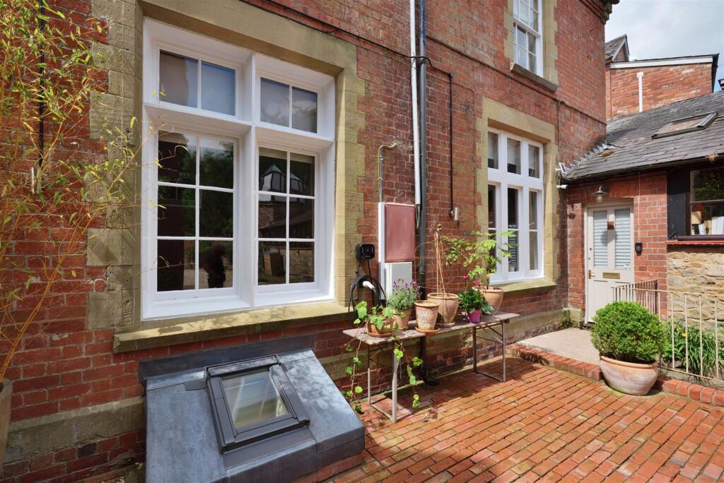 No 2 The Courtyard Wessington Court Woolhope (10).